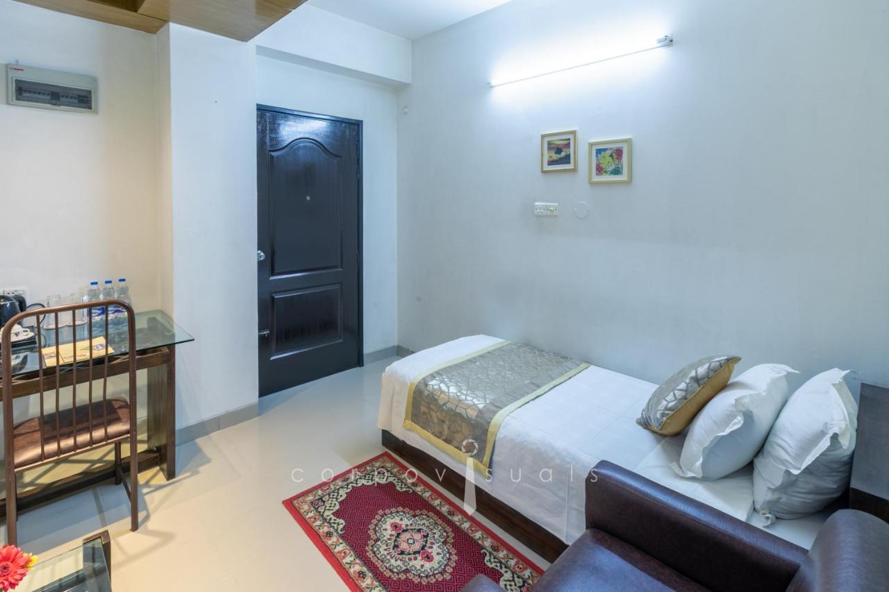 Sel Nibash Hotel & Serviced Apartments Дака Екстериор снимка